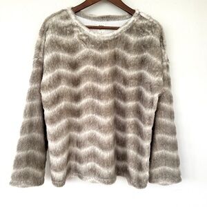 Dylan Los Angeles apres-ski faux fur sweater with crew neck & long sleeves